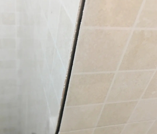霍山瓷砖空鼓维修公司分享阳台瓷砖脱落的修复过程可以分为以下几个步骤
